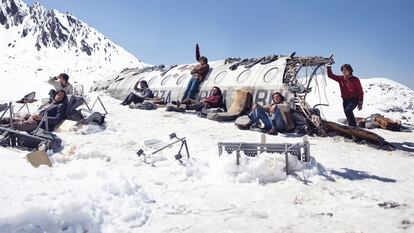 Fotograma de la película española ‘La sociedad de la nieve’, que tiene dos nominaciones a los Oscar.