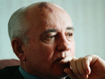 Gorbachov, durante una reunión con el consejo editorial del 'Chicago Tribune', en marzo de 1999.