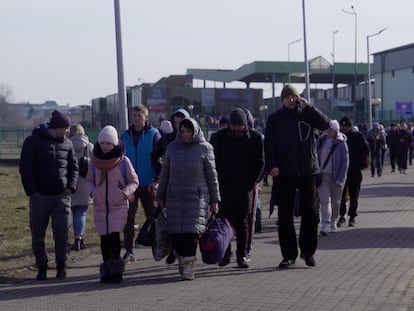 Refugiados en el puesto fronterizo de Medika, entre Polonia y Ucrania