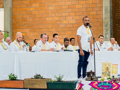 Un grupo de exmilitares en la Audiencia de Reconocimiento de Verdad sobre el asesinato y desaparición forzada de 49 personas en Dabeiba, Antioquia.