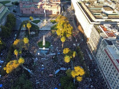 Vista general de la Plaza de Mayo, durante la manifestación de este martes.