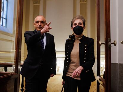 Los socios del Ejecutivo se quedan “intranquilos” tras la sesión secreta y exigen más información