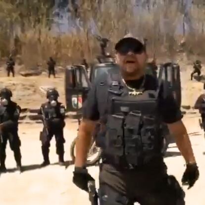 Captura del video musical realizado por la Unidad Policial de Operaciones Especiales de Oaxaca, protagonizado por Pablo del Ángel. 