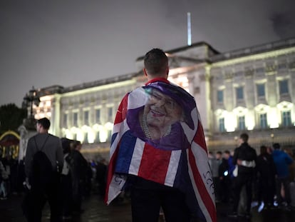 Homenaje improvisado en el exterior del palacio de Buckingham, el jueves.