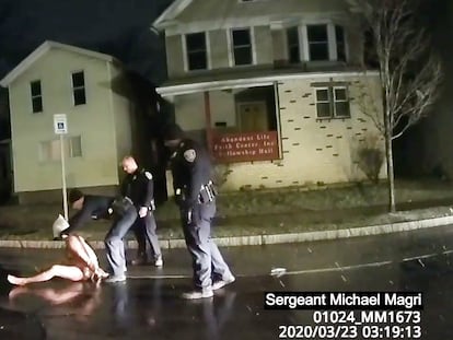 Grabación del arresto de Daniel Prude, el 23 de marzo en Rochester, Nueva York.  VÍDEO: AP