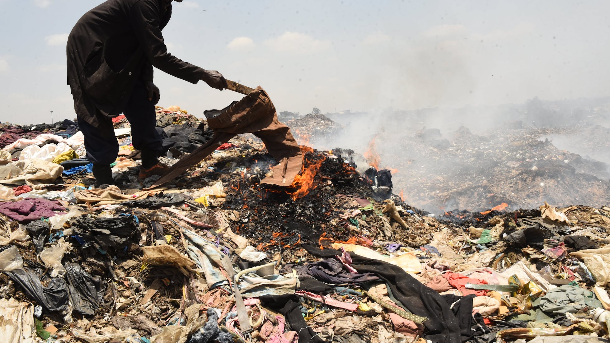 La cara B de la adicción a la moda rápida: toneladas de ropa vieja