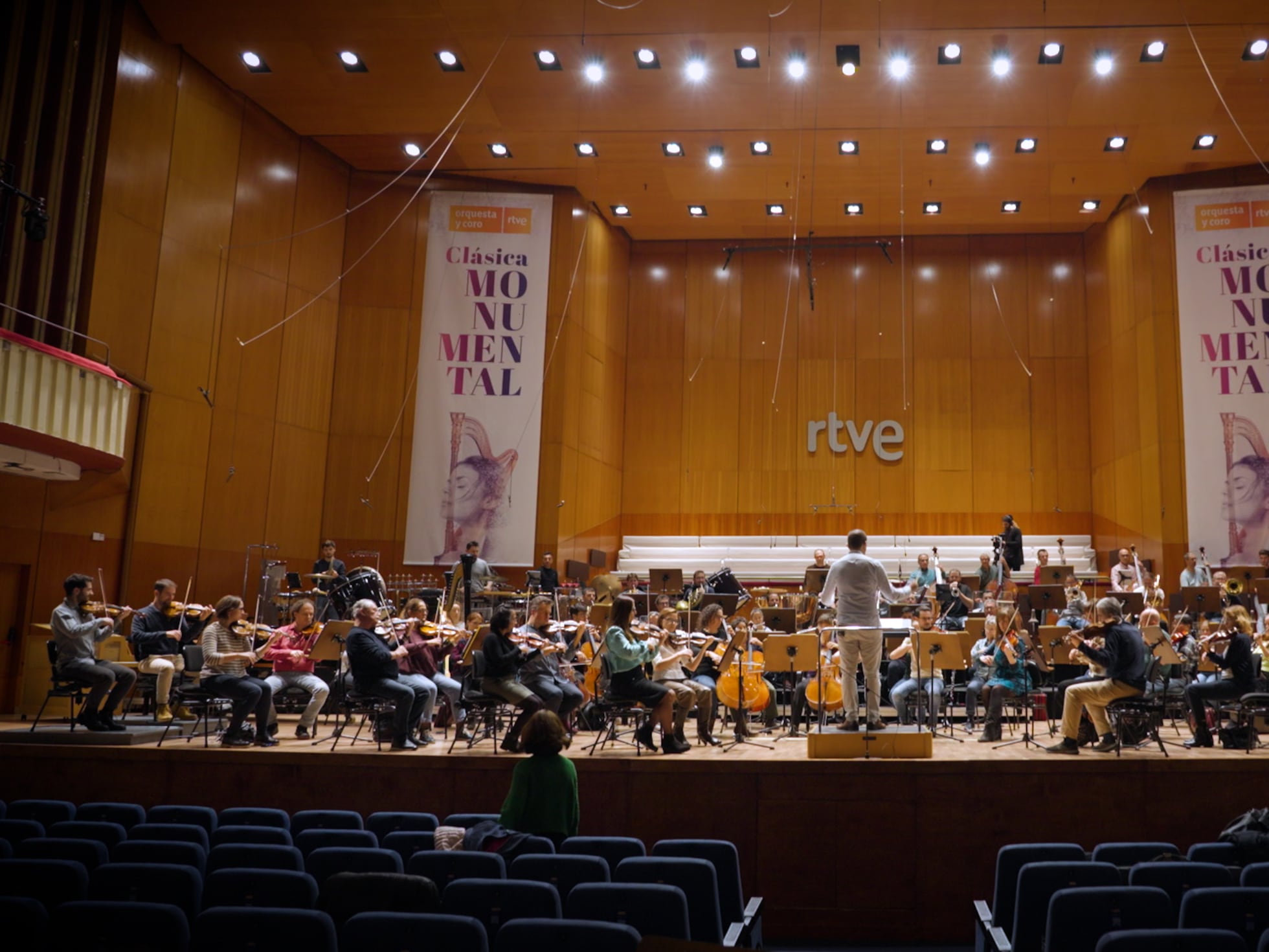 Spanish orchestra performs work made with AI for the first time