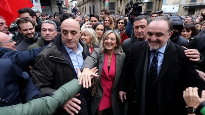 La exalcaldesa de Pamplona Cristina Ibarrola, a su salida del Ayuntamiento