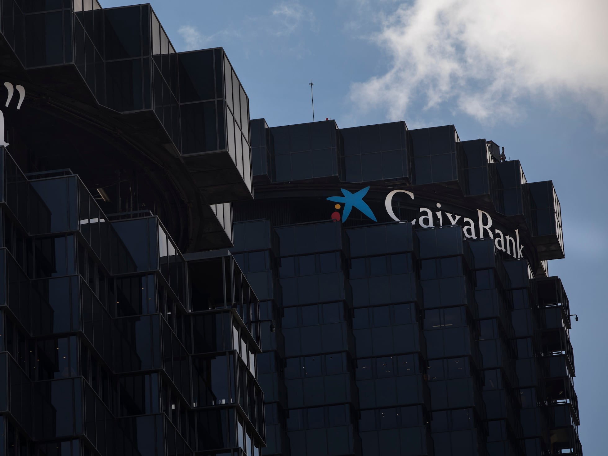 Las negociaciones entre Bankia y CaixaBank abren el baile de