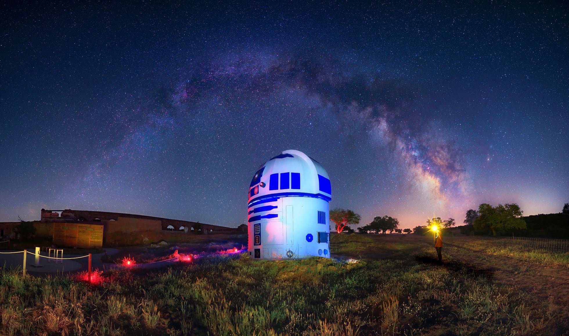 Observatorio R2-D2 de Entre Encinas y Estrellas, centro de observación astronómica en Fregenal de la Sierra (Badajoz).