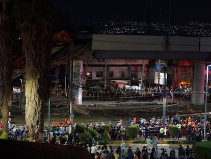 El tramo elevado de la línea 12 del metro de Ciudad de México, momentos después del accidente. En vídeo, el derrumbe de la estructura.