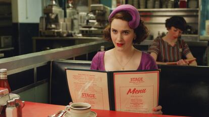 La actriz, Rachel Brosnahan, de la serie: 'La maravillosa Señora Maisel'.