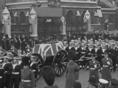 Imagen del funeral del ex primer ministro británico Winston Churchill, en 1965.