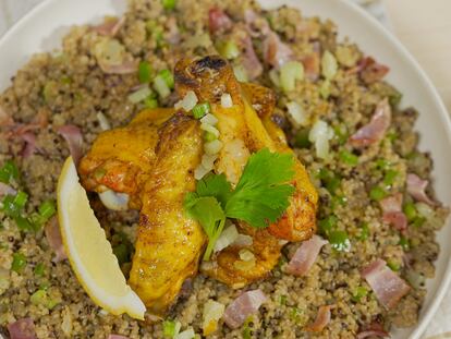 Bowl de quinoa al estilo cajún con alitas de pollo