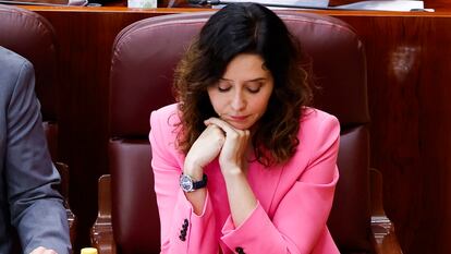 La presidenta de la Comunidad de Madrid, Isabel Díaz Ayuso, durante el pleno de la Asamblea de Madrid, este jueves.