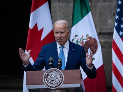 Joe Biden, durante su comparecencia en el Palacio Nacional de Ciudad de México, este martes. 