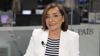 La directora de EL PAÍS, Pepa Bueno, durante su intervención en el programa de la noche electoral del País Vasco.