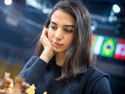 La ajedrecista iraní Sara Khadem, compitiendo sin hiyab el pasado 26 de diciembre.
