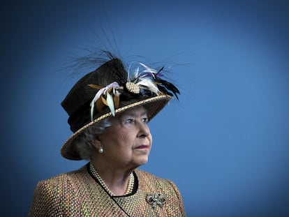 
La reina Isabel II durante el Jubileo de Diamante, en 2012, antes de comenzar una gira por el Reino Unido.



