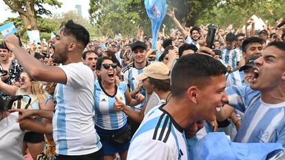 La historia de la casa de Maradona en Buenos Aires donde la afición se reúne para ver a Argentina
