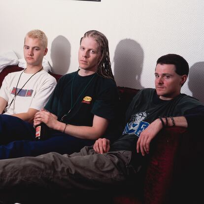 De izquierda a derecha, Kevin 'Noodles' Wasserman (guitarrista), Ron Welty (batería), Dexter Holland (voz) y Greg Kriesel (bajista), integrantes de The Offspring, en Londres en 1995.