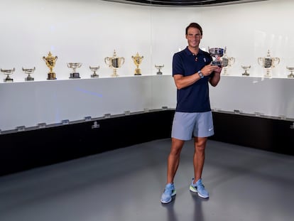 Nadal deposita su 20º título de Grand Slam en su museo de Manacor. En vídeo, el tenista agradece el apoyo de sus seguidores y los invita a visitar su museo, donde alberga casi 100 títulos. 