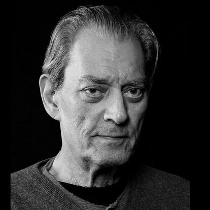 Paul Auster, retratado por su esposa, la escritora Siri Hustvedt, en su casa de Brooklyn en 2023.