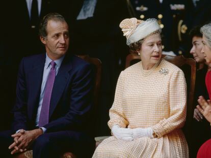 Los reyes eméritos de España, don Juan Carlos I y doña Sofía, junto a la reina Isabel II de Inglaterra.