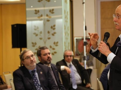 El economista Jeremy Rifkin durante su intervención en la jornada