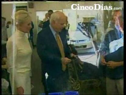McCain vota en Phoenix