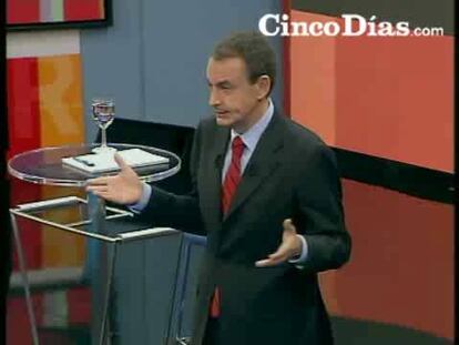 Zapatero pide confianza y consumo contra la crisis