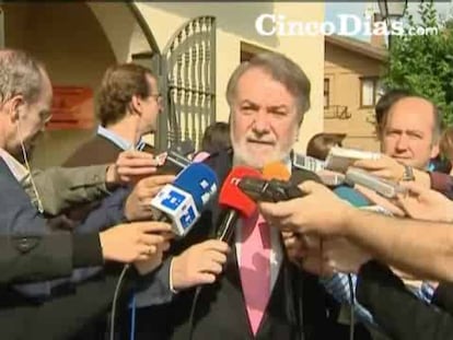 Mayor Oreja vota en Vitoria