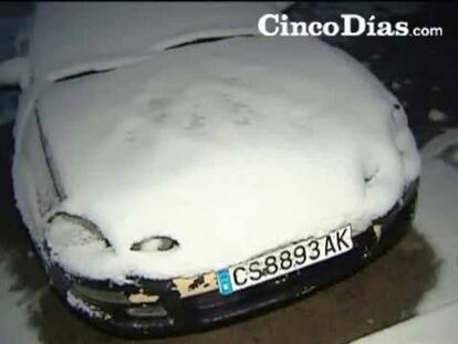 Intensa y copiosa nevada por la noche en Castellón