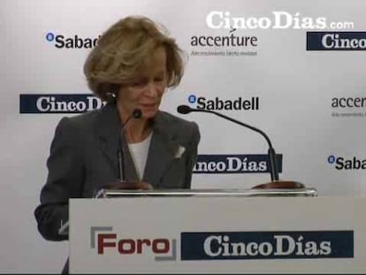 La ministra de Economía, Elena Salgado, interviene en el Foro Cinco Días