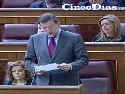 Rajoy pregunta a Zapatero si se van a hacer más recortes sociales