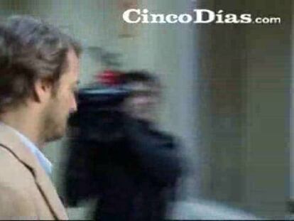 Los controladores presentan en el Congreso su compromiso de no hacer huelga