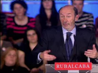 Rubalcaba afirma que a Rajoy sólo le importa "estrujar el limón de la crisis para rascar los últimos votos"