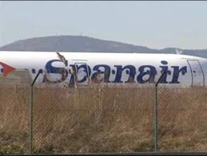 La flota de Spanair, paralizada en el aeropuerto de El Prat