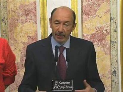 Rubalcaba pide al Gobierno que cambie para no dejar a nadie "en la cuneta"