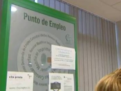 De Guindos pide "tiempo" para ver los frutos de la reforma laboral en su aniversario