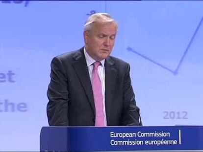 La Comisión Europea (CE) afirmó hoy que existen riesgos de que España incumpla el objetivo de déficit del 5,8 % del PIB en 2014, por lo que pidió al Gobierno que tome las medidas necesarias para garantizar que no haya un desvío