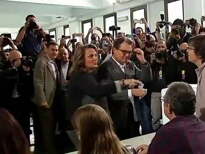 Dos millones de catalanes votan y Mas pide un referéndum pactado