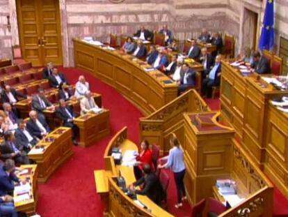 El Parlamento griego aprueba las reformas para lograr el rescate