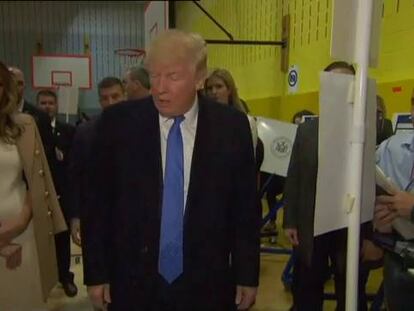 Abucheos a Donald Trump a su llegada al colegio electoral