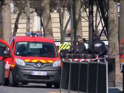 Un paquete explosivo causa un herido en la sede del FMI en París