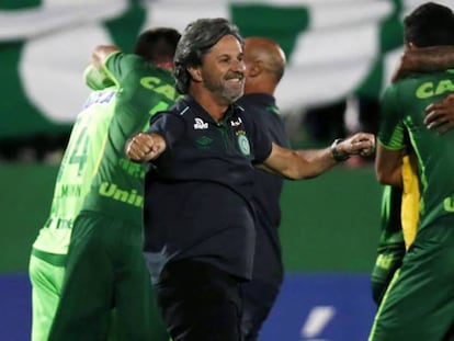 Jogadores da Chapecoense comemoram a classificação para a final.