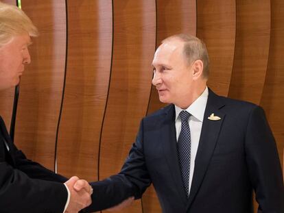 Primeiro encontro de Trump e Putin sob a sombra da trama russa