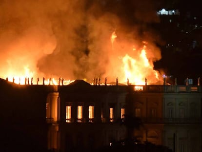 Incêndio no prédio do Museu Nacional.