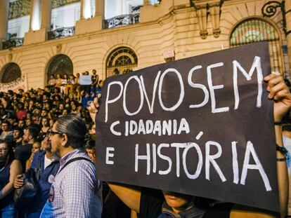 Manifestação em repúdio ao incêndio no Museu Nacional, no Rio.