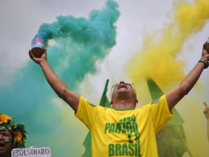 Um apoiador de Jair Bolsonaro durante a jornada eleitoral.